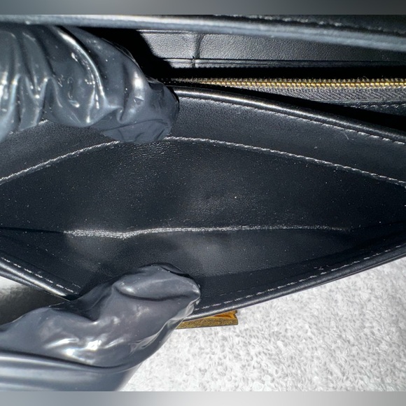 Fendi Peekaboo Continental long wallet with dust bag and certificate card. - Picture 11 of 16